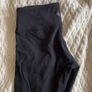Size 6 lululemon wunder unders black